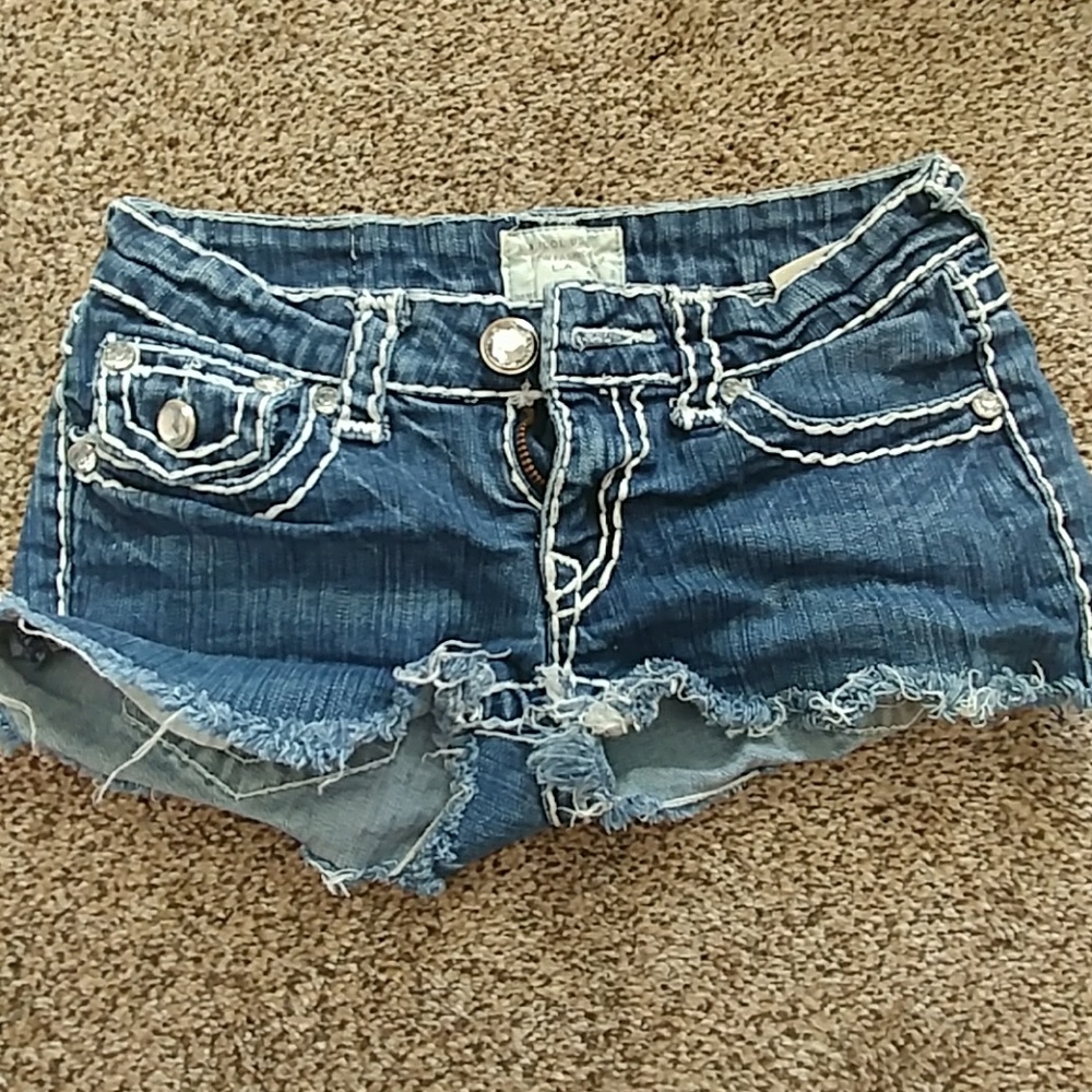 Jean shorts with white stitching